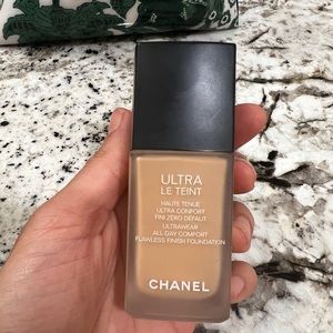 CHANEL Flawless finish foundation BD51